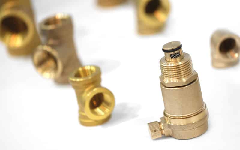 Inline pressure regulator screwed onto a garden spigot assembly for drip irrigation
