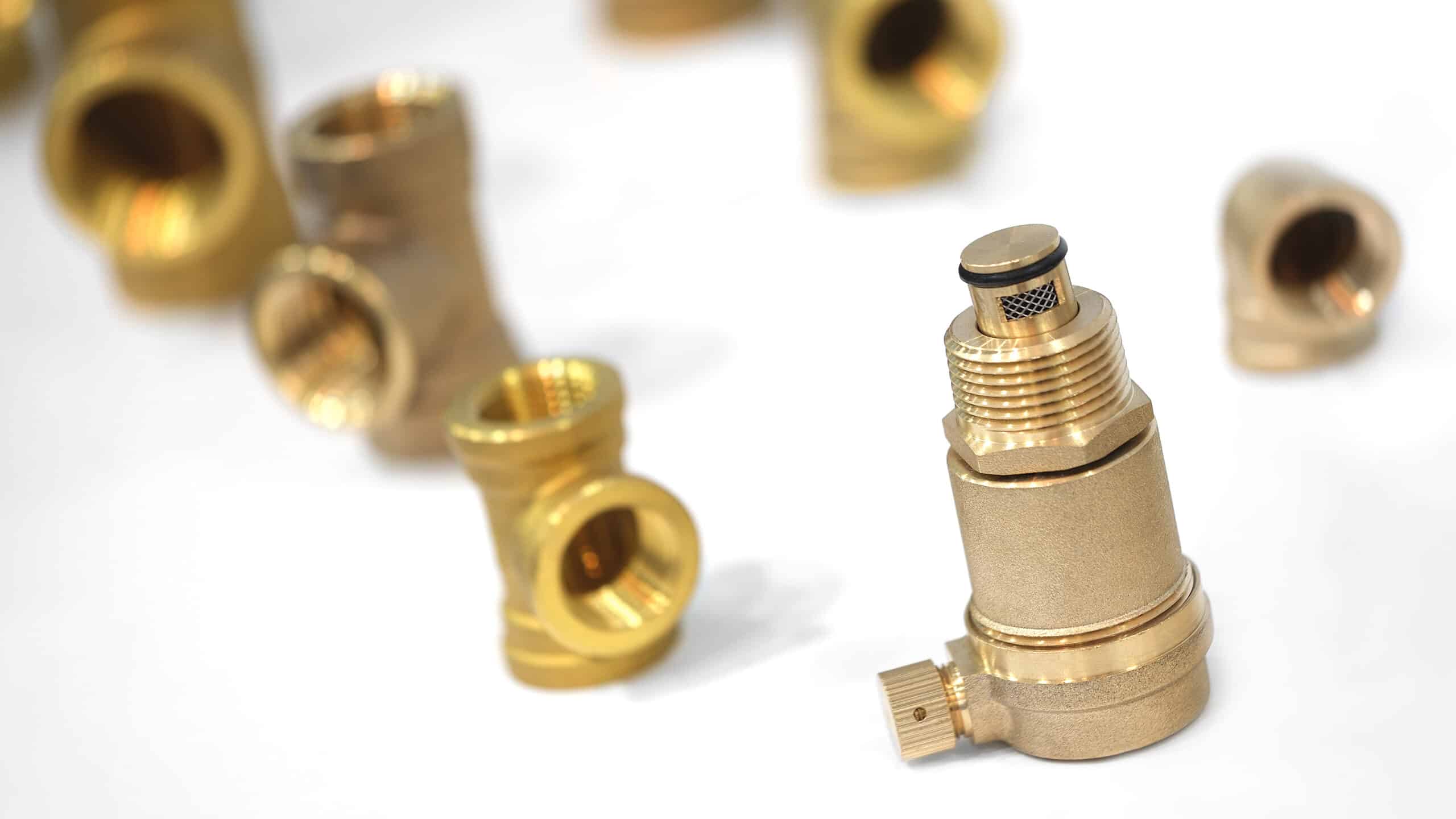 Inline pressure regulator screwed onto a garden spigot assembly
